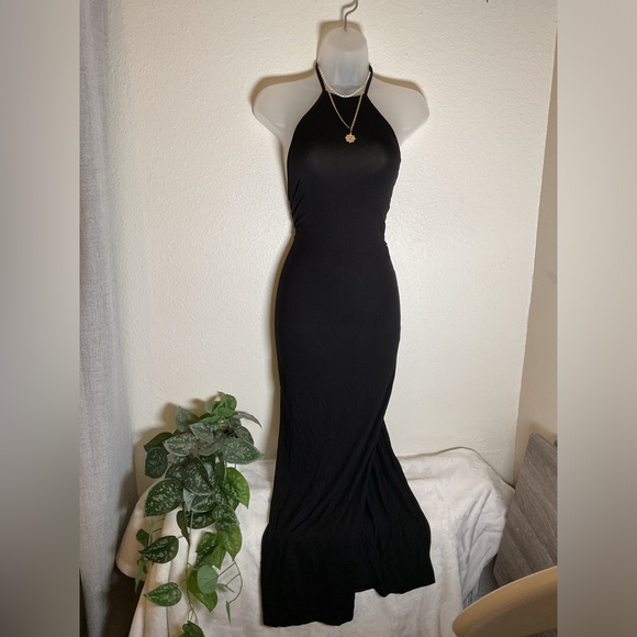 Dresses & Skirts - Elegant Black Maxi Dress